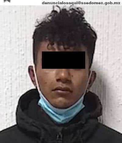 Video: Capturan en Toluca, a presunto ladrón de cable de teléfonía con las manos en la masa